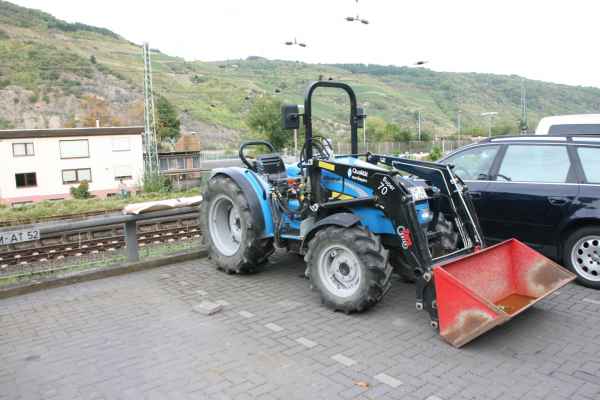 2011 09 10 rhine in flames trip motorhome oberwessel tractor digger 062 jpg
