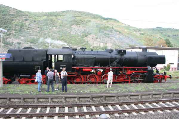 2011 09 10 rhine in flames trip motorhome oberwessel trains 061 jpg