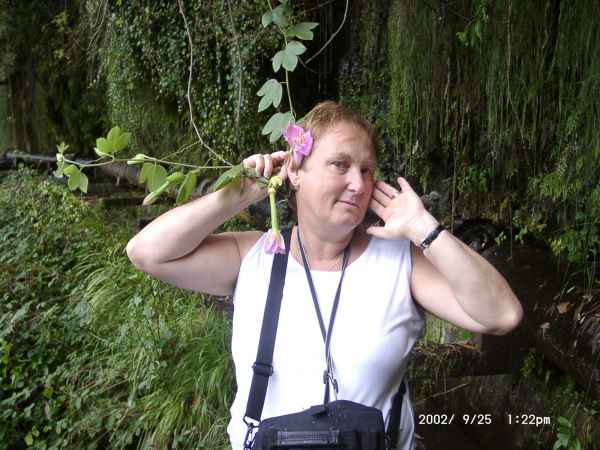 2002 09 25 denise sykes madeira 2002 walking 039 jpg
