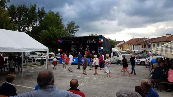 2017 07 14 europe 2017 alpine linedancing motorhome post ccc tour stenay sur meuse 079 jpg