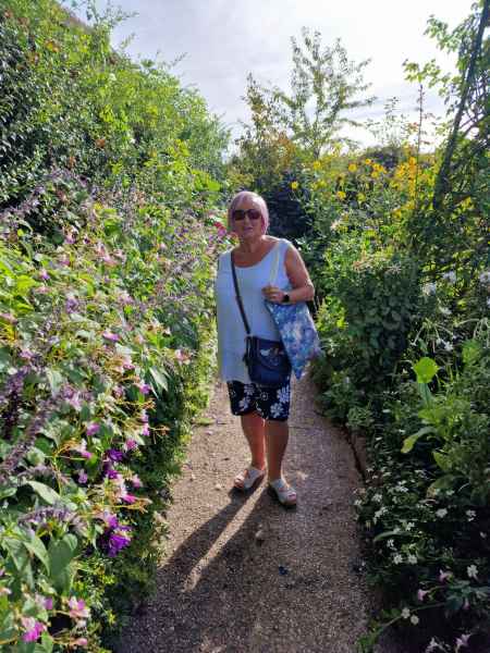 2023 09 16 1036 denise sykes monet gardens 002 