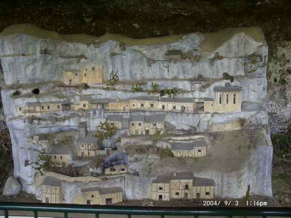 2004 09 03 caves dordogne eyzies france goldwing tremolat 2004 walking 104 jpg