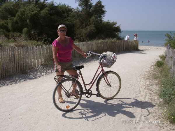 2004 09 09 denise sykes france goldwing ile d aix la rochelle tremolat 2004 149 jpg