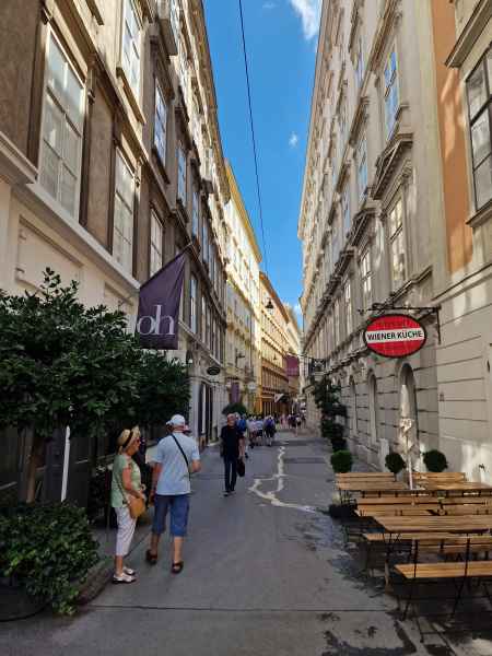 2025 06 30 1104 danube cruise heldenplatz 174  2