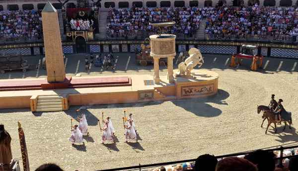  2025 08 08 1134 le signe du triomphe puy du fou 046 