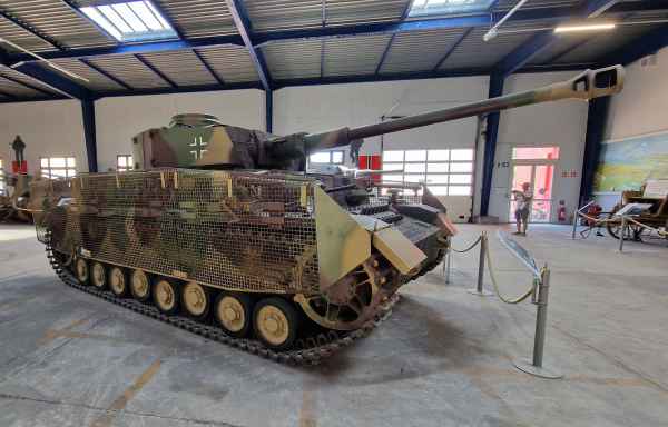  2025 08 10 1240 saumur tanks 067 